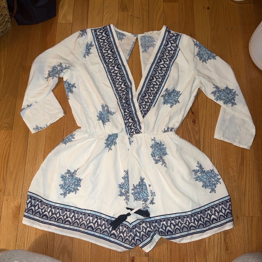 White Romper With Blue Flowers a V Neckline and Open Back Size L #preppy #costal